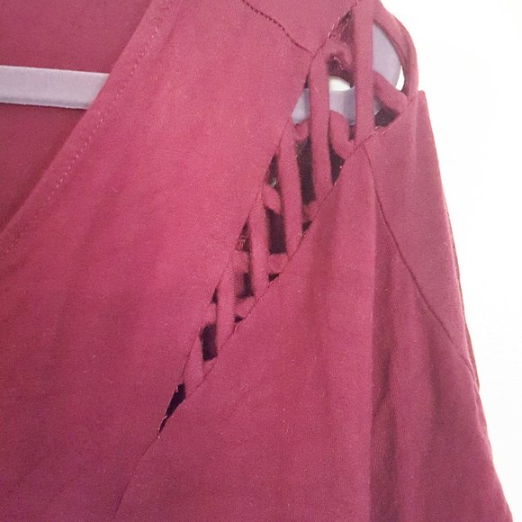 TORRID Women's Top Sz 2X Wine Lattice Shoulder - Picture 3 of 5
